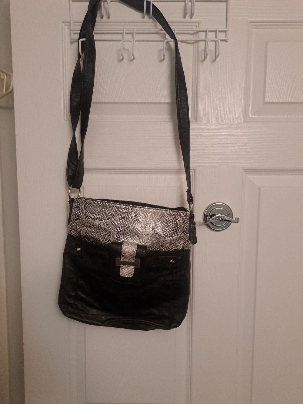 🖤 Fiorelli Black & Silver Snakeskin Faux Leather Messenger Bag Medium